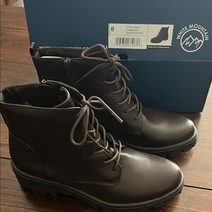 White Mountain Brown Lace-Up Boots Sturdy Design